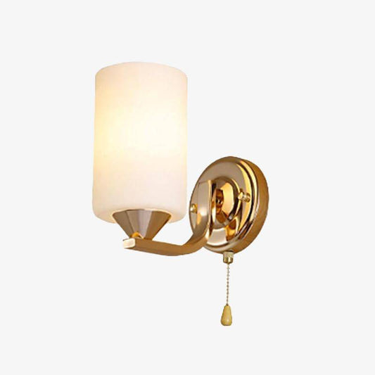Goudchroom wandlamp en cilindrische lampenkap van Sconce