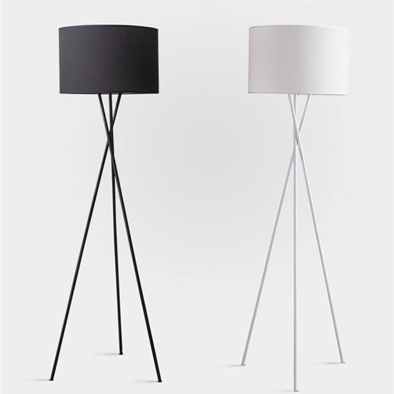 Designer LED-vloerlamp op statief met zwarte of witte stoffen lampenkap