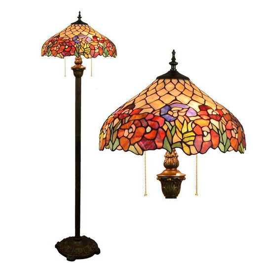 Rustieke vloerlamp met Tiffany gekleurde glazen kap