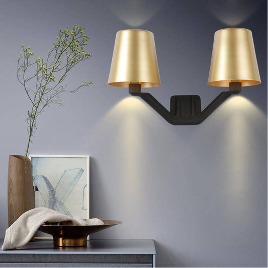 Design LED wandlamp met dubbele goudkleurige metalen lampenkap Hotel