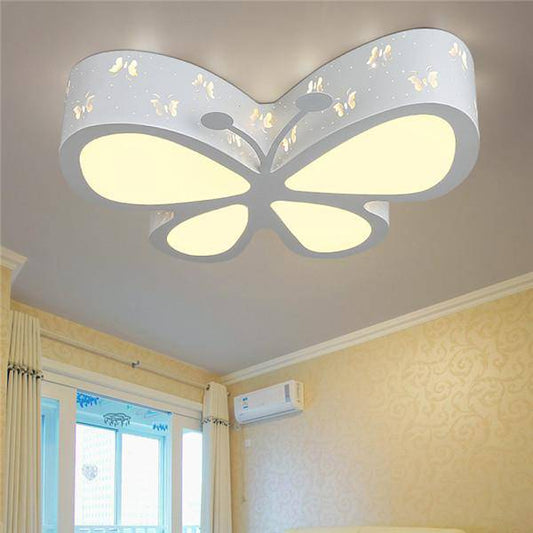 Kinderplafondlamp in de vorm van een witte vlinder
